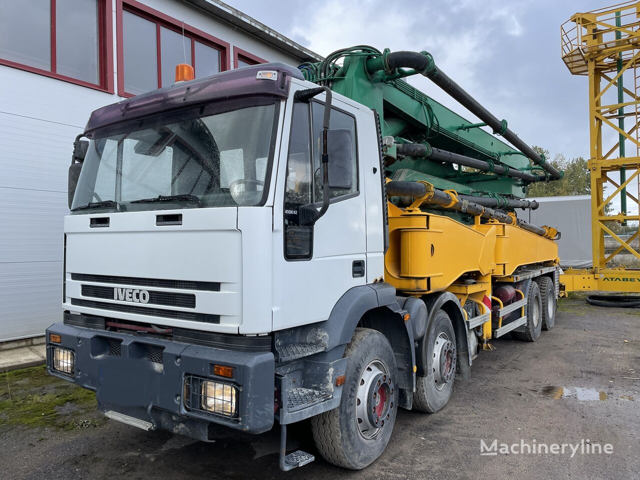 pompa do betonu Mecbo  na podwoziu IVECO EUROTRAKKER MP 410E42 H