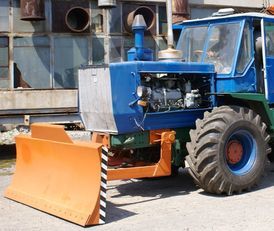 nowy ostrze koparki HTZ Бульдозерное оборудование (отвал, лопата) на тракторах ХТЗ 150К